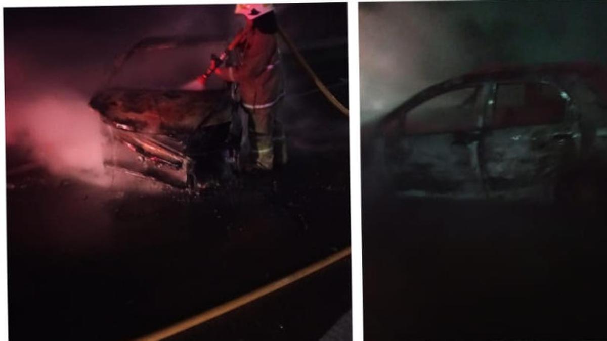 Honda HR-V Terbakar Usai Tabrak Truk di Tol Jagorawi